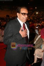 Dharmendra at Mi Marathi Awards in Andheri Sports Complex on 29th Jan 2011 (5).JPG